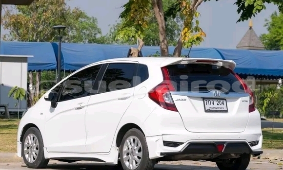 Buy Used Honda Jazz White Car in Chai Nat in Chai Nat Buy Used Honda Jazz White Car in Chai Nat in Chai Nat