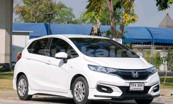 Buy Used Honda Jazz White Car in Chai Nat in Chai Nat Buy Used Honda Jazz White Car in Chai Nat in Chai Nat