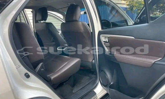 ซื้อ รถมือสอง Toyota Fortuner ขาว รถยนต์ ใน %{เมือง} ใน ชัยนาท