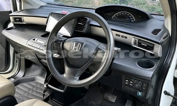 ซื้อ รถมือสอง Honda Freed ขาว รถยนต์ ใน %{เมือง} ใน กาฬสินธุ์