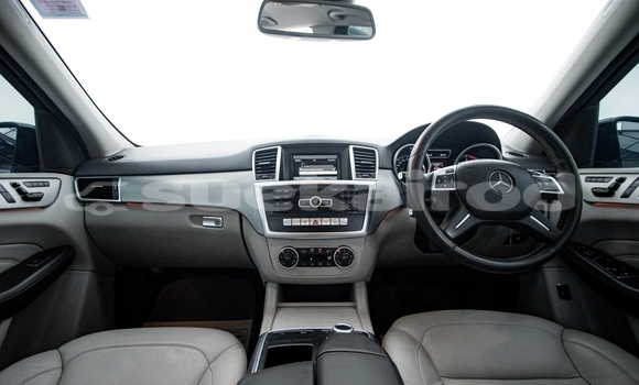 ซื้อ รถมือสอง Mercedes-Benz M-klasse สีดำ รถยนต์ ใน %{เมือง} ใน นนทบุรี ซื้อ รถมือสอง Mercedes-Benz M-klasse สีดำ รถยนต์ ใน %{เมือง} ใน นนทบุรี