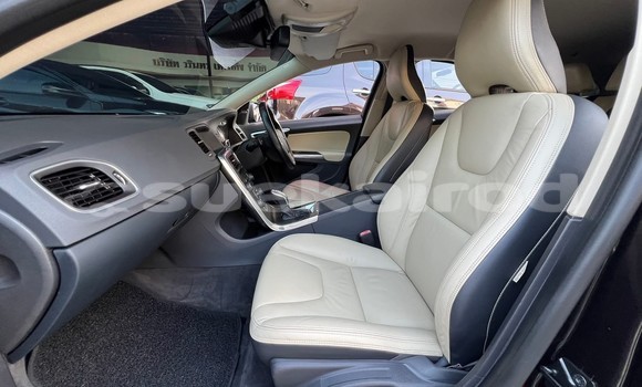 ซื้อ รถมือสอง Volvo V60 สีดำ รถยนต์ ใน %{เมือง} ใน นนทบุรี ซื้อ รถมือสอง Volvo V60 สีดำ รถยนต์ ใน %{เมือง} ใน นนทบุรี