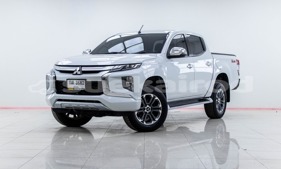 Buy Used Mitsubishi Tredia White Car in Nonthaburi in Nonthaburi