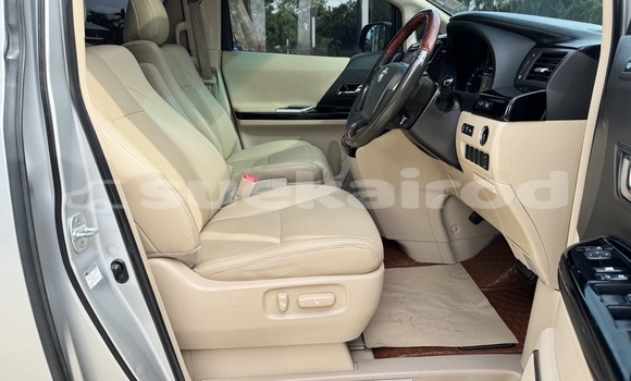 Buy Used Toyota Vellfire Silver Car in Nonthaburi in Nonthaburi Buy Used Toyota Vellfire Silver Car in Nonthaburi in Nonthaburi