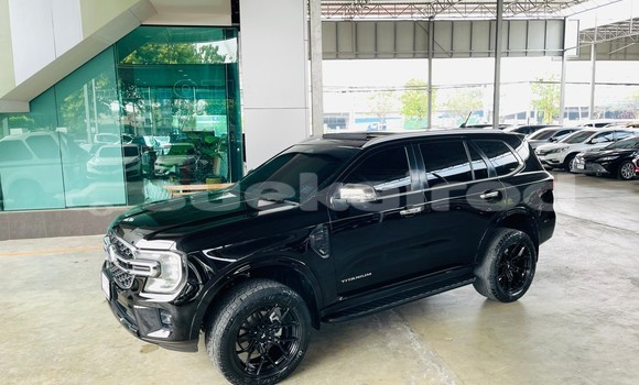Buy Used Ford Everest Black Car in Nonthaburi in Nonthaburi