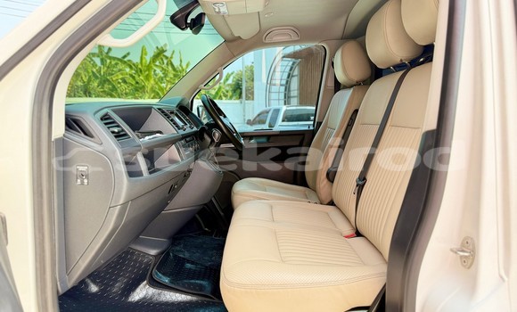 Buy Used Volkswagen Caravelle White Car in Nonthaburi in Nonthaburi Buy Used Volkswagen Caravelle White Car in Nonthaburi in Nonthaburi