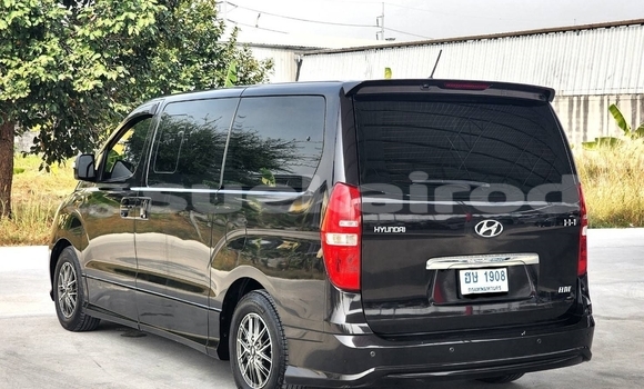 ซื้อ รถมือสอง Hyundai H1 สีดำ รถยนต์ ใน %{เมือง} ใน นนทบุรี ซื้อ รถมือสอง Hyundai H1 สีดำ รถยนต์ ใน %{เมือง} ใน นนทบุรี