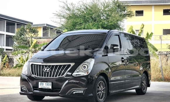 ซื้อ รถมือสอง Hyundai H1 สีดำ รถยนต์ ใน %{เมือง} ใน นนทบุรี