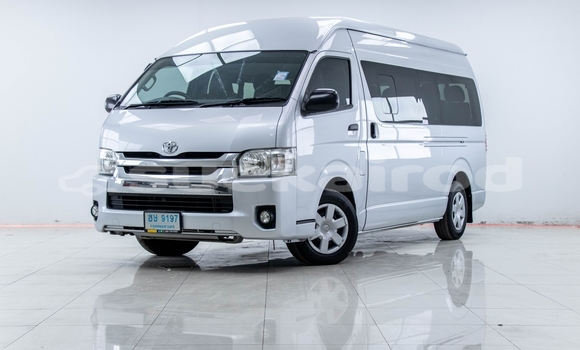 ซื้อ รถมือสอง Toyota Commuter อื่น ๆ รถยนต์ ใน %{เมือง} ใน นนทบุรี