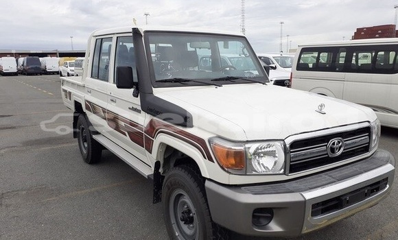 Buy Used Toyota Land Cruiser White Car in Bangkok in Bangkok