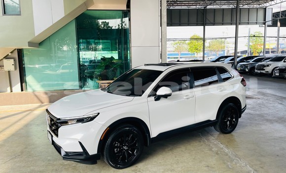 ซื้อ รถมือสอง Honda CR-V ขาว รถยนต์ ใน %{เมือง} ใน นนทบุรี