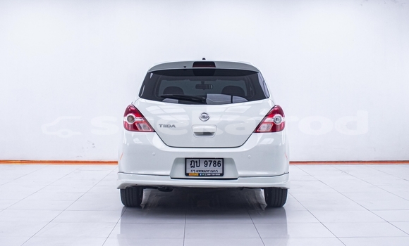 ซื้อ รถมือสอง Nissan Tiida ขาว รถยนต์ ใน %{เมือง} ใน นนทบุรี ซื้อ รถมือสอง Nissan Tiida ขาว รถยนต์ ใน %{เมือง} ใน นนทบุรี
