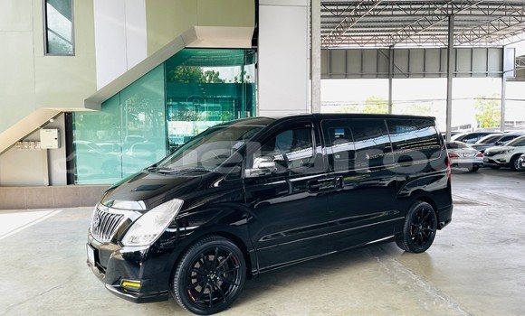 ซื้อ รถมือสอง Hyundai H1 สีดำ รถยนต์ ใน %{เมือง} ใน นนทบุรี
