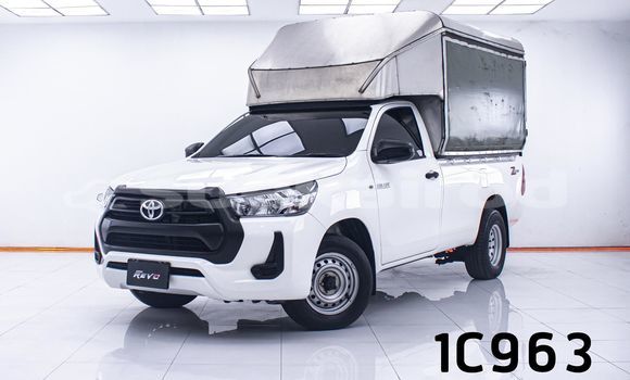 Buy Used Toyota Hiluxe Revo White Car in Bangkok in Bangkok