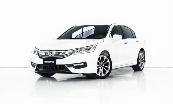 ซื้อ รถมือสอง Honda Accord ขาว รถยนต์ ใน %{เมือง} ใน กรุงเทพมหานคร