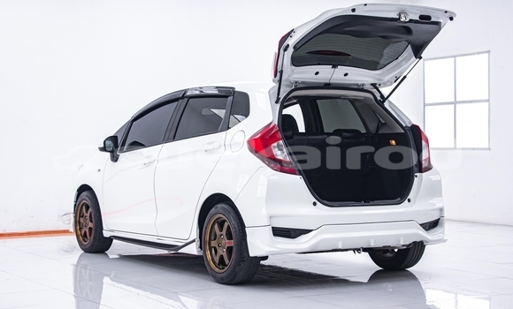 Buy Used Honda Jazz White Car in Nonthaburi in Nonthaburi Buy Used Honda Jazz White Car in Nonthaburi in Nonthaburi