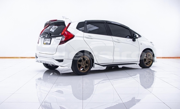 Buy Used Honda Jazz White Car in Nonthaburi in Nonthaburi Buy Used Honda Jazz White Car in Nonthaburi in Nonthaburi