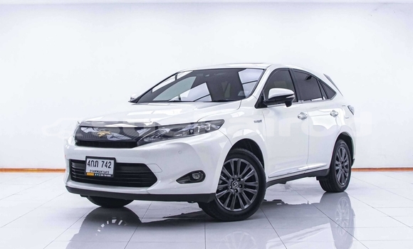Buy Used Toyota Harrier White Car in Nonthaburi in Nonthaburi