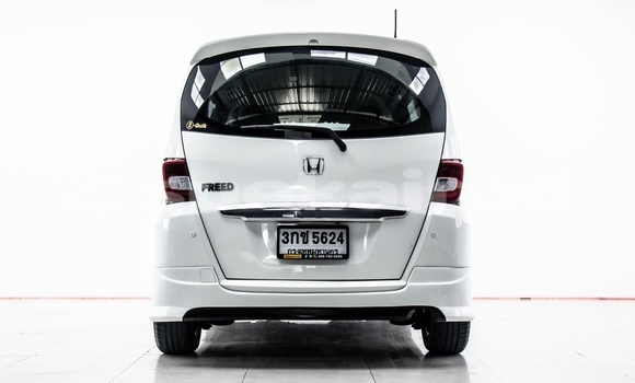 Buy Used Honda Freed White Car in Nonthaburi in Nonthaburi Buy Used Honda Freed White Car in Nonthaburi in Nonthaburi