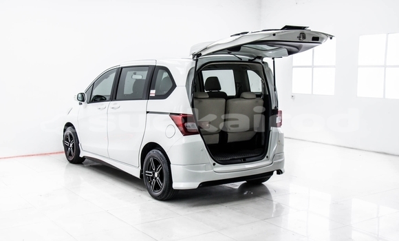 Buy Used Honda Freed White Car in Nonthaburi in Nonthaburi Buy Used Honda Freed White Car in Nonthaburi in Nonthaburi