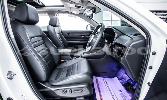 Buy Used Honda CR-V White Car in Bangkok in Bangkok Buy Used Honda CR-V White Car in Bangkok in Bangkok