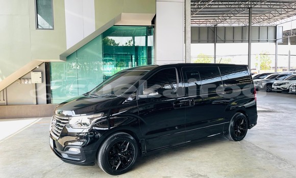Buy Used Hyundai H1 Black Car in Nonthaburi in Nonthaburi
