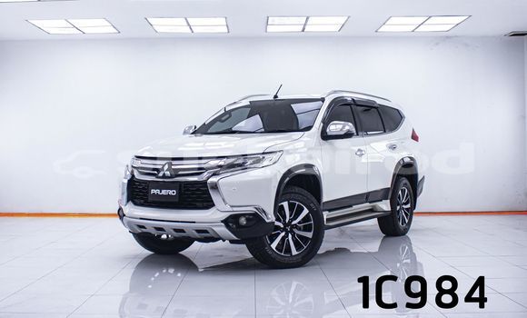 ซื้อ รถมือสอง Mitsubishi Pajero ขาว รถยนต์ ใน %{เมือง} ใน กรุงเทพมหานคร