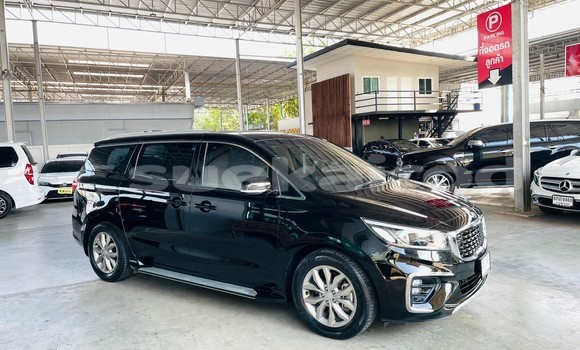 Buy Used Kia Carnival Black Car in Nonthaburi in Nonthaburi