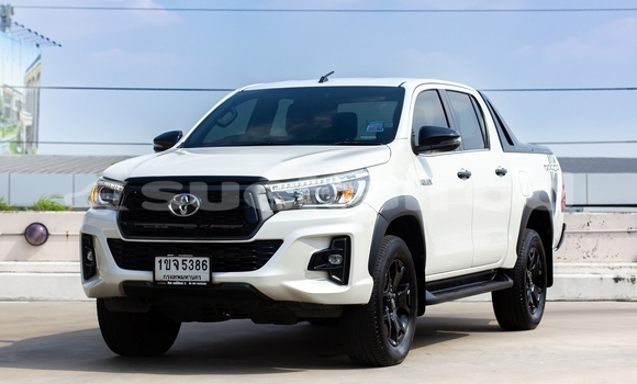 Buy Used Toyota Hiluxe Revo White Car in Nonthaburi in Nonthaburi