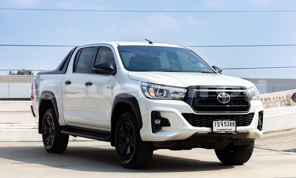 Buy Used Toyota Hiluxe Revo White Car in Nonthaburi in Nonthaburi Buy Used Toyota Hiluxe Revo White Car in Nonthaburi in Nonthaburi