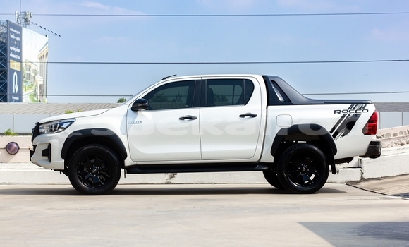 Buy Used Toyota Hiluxe Revo White Car in Nonthaburi in Nonthaburi Buy Used Toyota Hiluxe Revo White Car in Nonthaburi in Nonthaburi