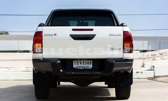 Buy Used Toyota Hiluxe Revo White Car in Nonthaburi in Nonthaburi Buy Used Toyota Hiluxe Revo White Car in Nonthaburi in Nonthaburi
