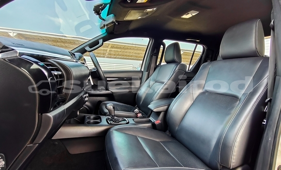 Buy Used Toyota Hiluxe Revo White Car in Nonthaburi in Nonthaburi Buy Used Toyota Hiluxe Revo White Car in Nonthaburi in Nonthaburi