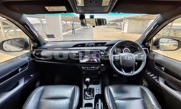 Buy Used Toyota Hiluxe Revo White Car in Nonthaburi in Nonthaburi Buy Used Toyota Hiluxe Revo White Car in Nonthaburi in Nonthaburi