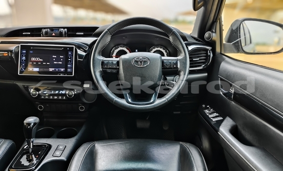 Buy Used Toyota Hiluxe Revo White Car in Nonthaburi in Nonthaburi Buy Used Toyota Hiluxe Revo White Car in Nonthaburi in Nonthaburi