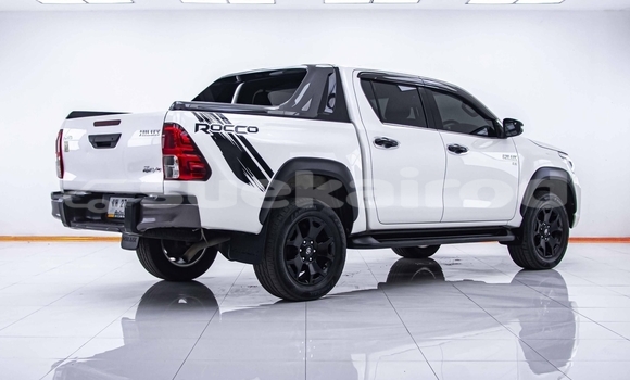 Buy Used Toyota Hiluxe Revo White Car in Nonthaburi in Nonthaburi Buy Used Toyota Hiluxe Revo White Car in Nonthaburi in Nonthaburi