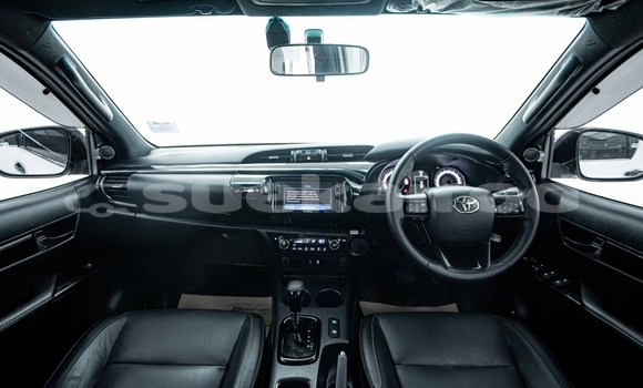 Buy Used Toyota Hiluxe Revo White Car in Nonthaburi in Nonthaburi Buy Used Toyota Hiluxe Revo White Car in Nonthaburi in Nonthaburi