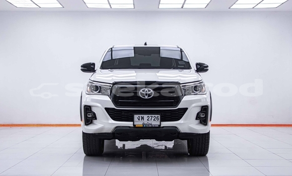 Buy Used Toyota Hiluxe Revo White Car in Nonthaburi in Nonthaburi Buy Used Toyota Hiluxe Revo White Car in Nonthaburi in Nonthaburi