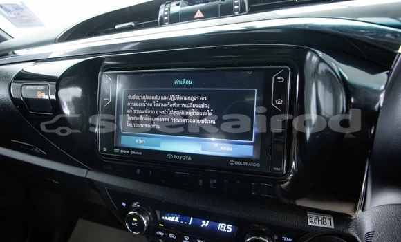 Buy Used Toyota Hiluxe Revo White Car in Nonthaburi in Nonthaburi Buy Used Toyota Hiluxe Revo White Car in Nonthaburi in Nonthaburi