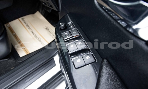 Buy Used Toyota Hiluxe Revo White Car in Nonthaburi in Nonthaburi Buy Used Toyota Hiluxe Revo White Car in Nonthaburi in Nonthaburi