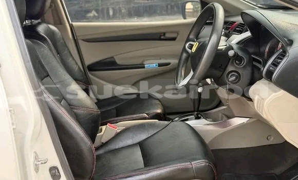 ซื้อ รถมือสอง Honda City ขาว รถยนต์ ใน %{เมือง} ใน กาฬสินธุ์