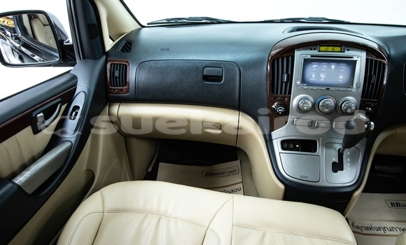 ซื้อ รถมือสอง Hyundai Grand Starex สีดำ รถยนต์ ใน %{เมือง} ใน นนทบุรี ซื้อ รถมือสอง Hyundai Grand Starex สีดำ รถยนต์ ใน %{เมือง} ใน นนทบุรี