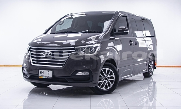 Buy Used Hyundai H1 Brown Car in Nonthaburi in Nonthaburi