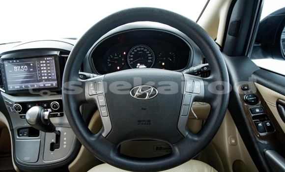 ซื้อ รถมือสอง Hyundai H1 สีน้ำตาล รถยนต์ ใน %{เมือง} ใน นนทบุรี ซื้อ รถมือสอง Hyundai H1 สีน้ำตาล รถยนต์ ใน %{เมือง} ใน นนทบุรี