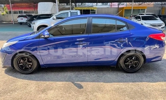 Buy Used Toyota Yaris Blue Car in Chai Nat in Chai Nat
