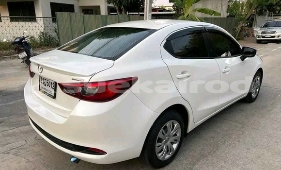 Buy Used Mazda 2 White Car in Chai Nat in Chai Nat