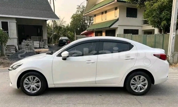 ซื้อ รถมือสอง Mazda 2 ขาว รถยนต์ ใน %{เมือง} ใน ชัยนาท ซื้อ รถมือสอง Mazda 2 ขาว รถยนต์ ใน %{เมือง} ใน ชัยนาท