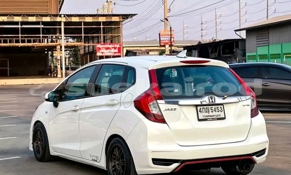 Buy Used Honda Jazz White Car in Chaiyaphum in Chaiyaphum