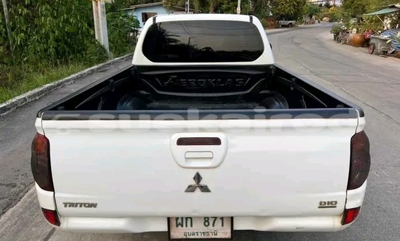 Buy Used Mitsubishi Triton White Car in Kanchanaburi in Kanchanaburi