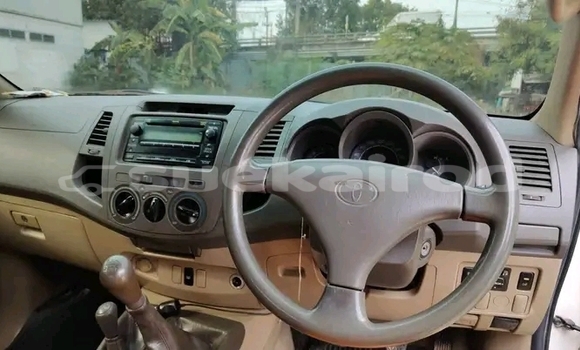 ซื้อ รถมือสอง Toyota Hiluxe Revo ขาว รถยนต์ ใน %{เมือง} ใน ชัยนาท